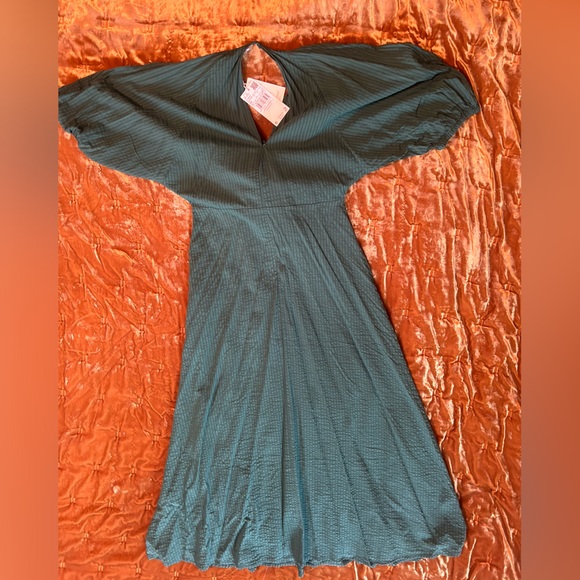 Green Bow cut out dress - Picture 2 of 3